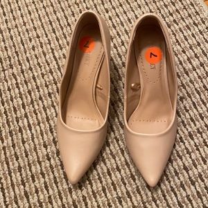 Ellen Tracy high heels